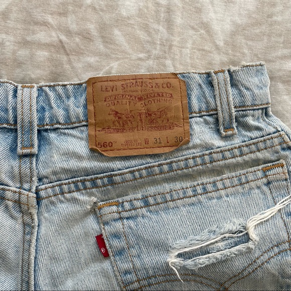 Levi’s Distressed Denim Shorts - Picture 7 of 9